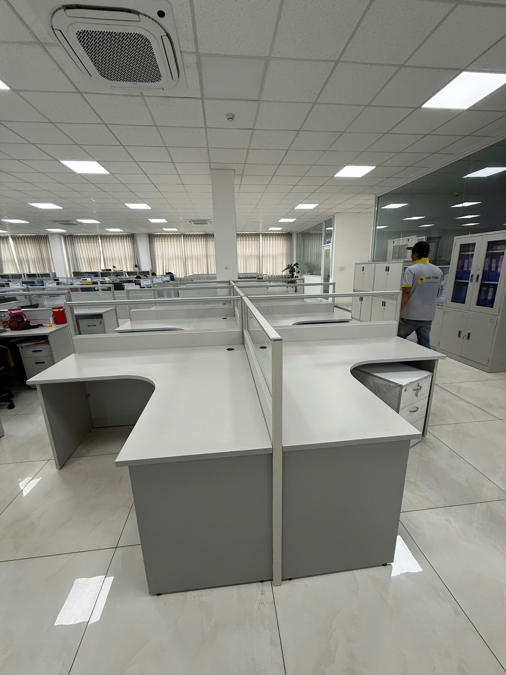 Giải pháp thiết kế văn phòng làm việc mở chuyên nghiệp, tối ưu diện tích và chi phí.