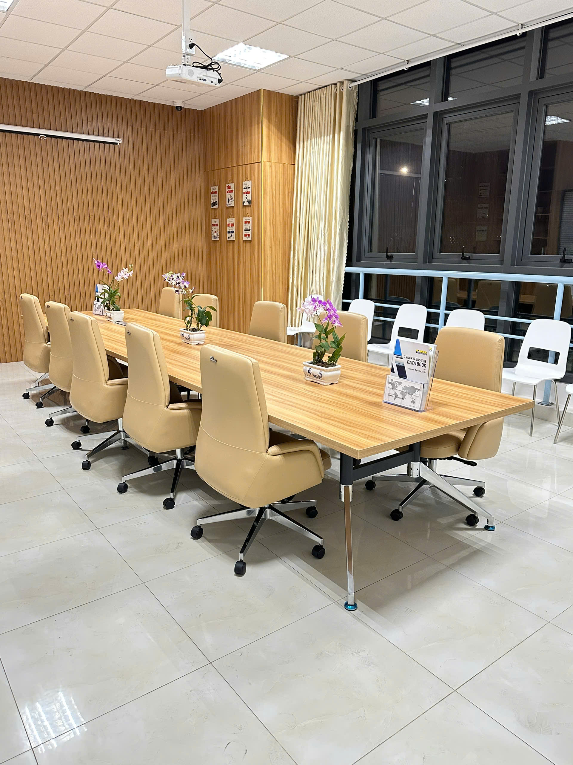 bàn họp văn phòng tại Tiền Giang