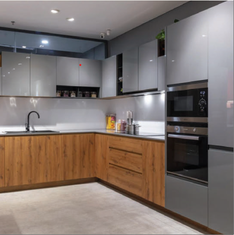 Tủ bếp Acrylic bóng gương cao cấp hiện đại màu trắng có đảo bếp sang trọng